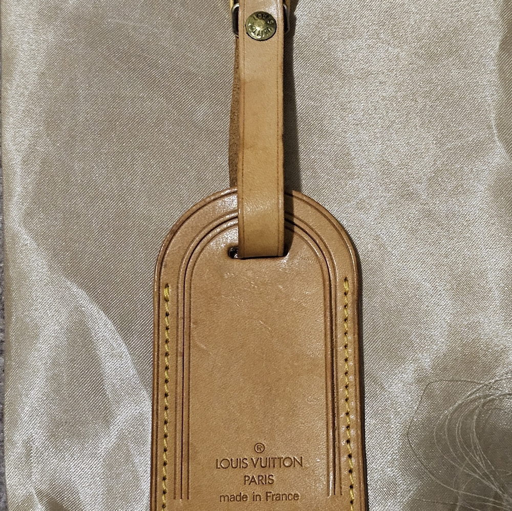 2 piece Louis Vuitton luggage tag and leather strap